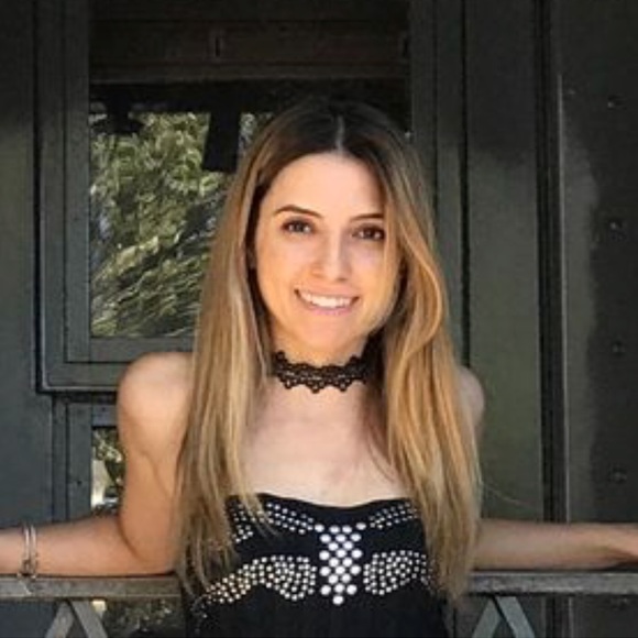 Meet your Posher, Tina - Picture 1 of 2